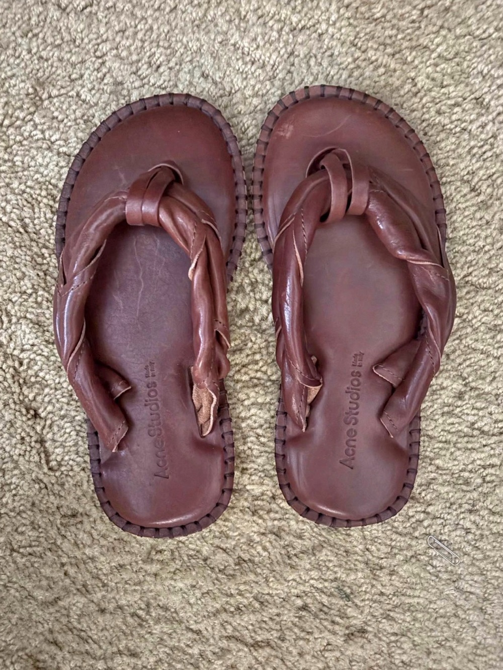 ACNE STUDIOS Thong Flat Sandal BROWN LEATHER
TWISTED STRAP 37